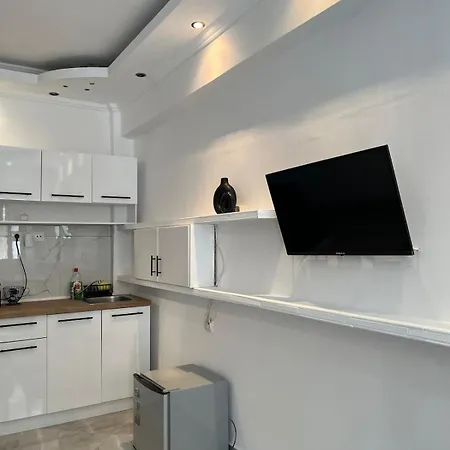 Modern & Comfortable House דירה