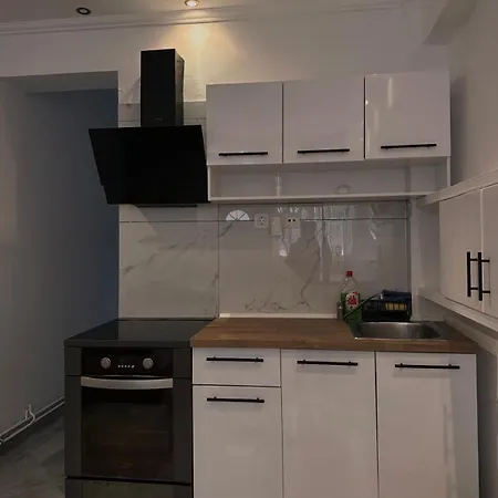 Modern & Comfortable House דירה