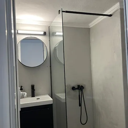 Modern & Comfortable House Appartement