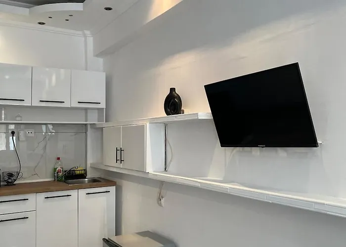 Modern & Comfortable House דירה