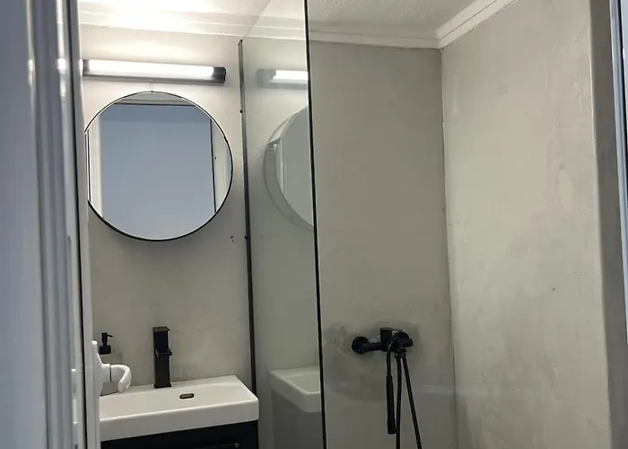 Modern & Comfortable House דירה